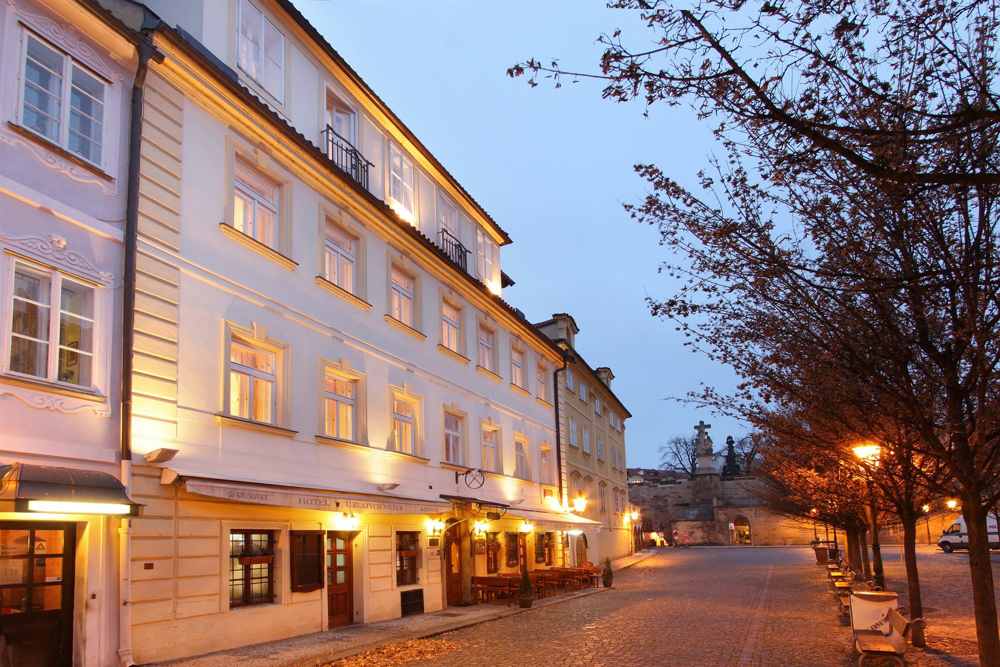 Hotel At The Golden Scissors Prag Dış mekan fotoğraf